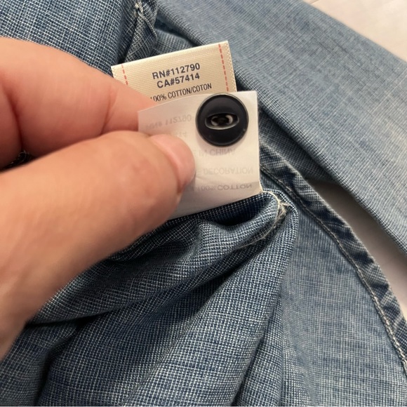 TRUE RELIGION UTILITY WOVEN SHIRT IN CHAMBRAY - Picture 14 of 15